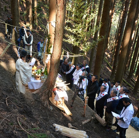 2祭りの年初めての神木の山祭りresized.jpg